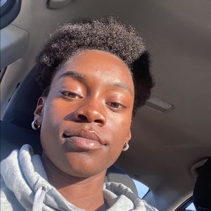 Meet your Posher, Iesha